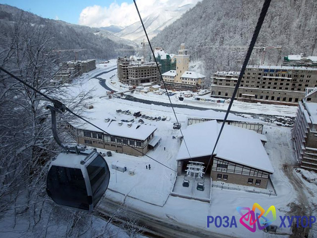 Трассы горнолыжного курорта "Роза хутор" в Сочи будут закрыты еще два дня в связи с инцидентом на канатной дороге