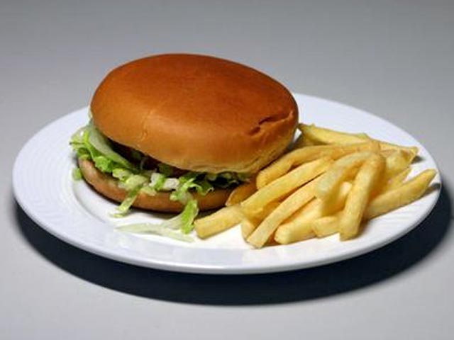 "Гамбургерный" скандал разгорается в Великобритании и Ирландии: в говяжьих бургерах на прилавках крупных супермаркетов была обнаружена ДНК лошади, а в одном из типов содержание конины составило 29% от общего содержания мяса
