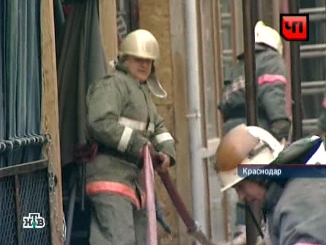 В ликвидации пожара задействованы уже около 80 человек и 25 единиц техники