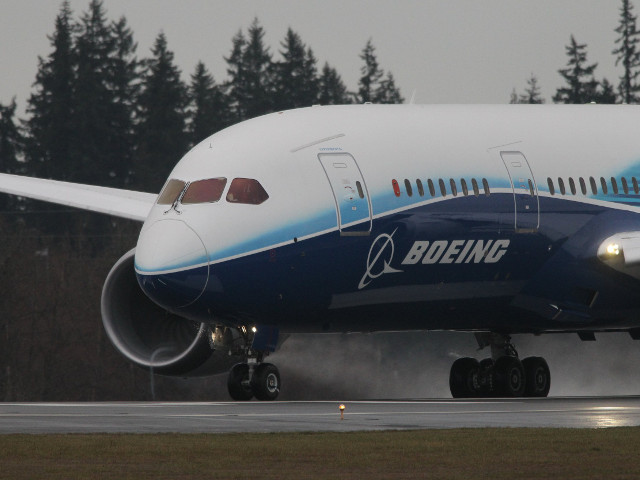 США приняли решение временно приостановить полеты Boeing-787 Dreamliner до выяснения причин неполадок, возникших в последнее время на этих новейших лайнерах