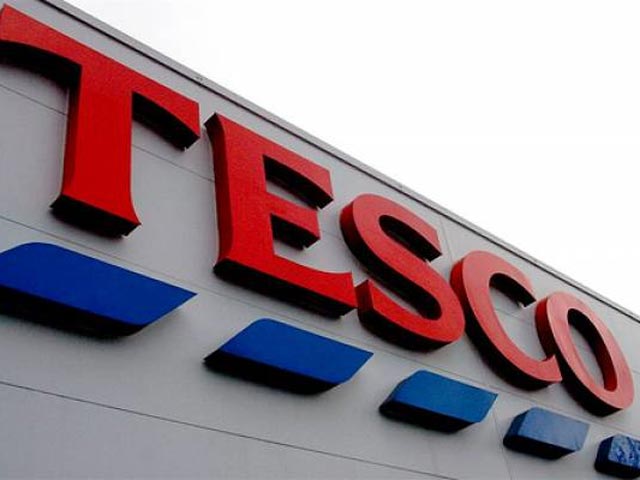 Крупнейший британский сетевой супермаркет TESCO извинился в четверг перед покупателями за продажу говяжьих бургеров, в фарш которых попала конина