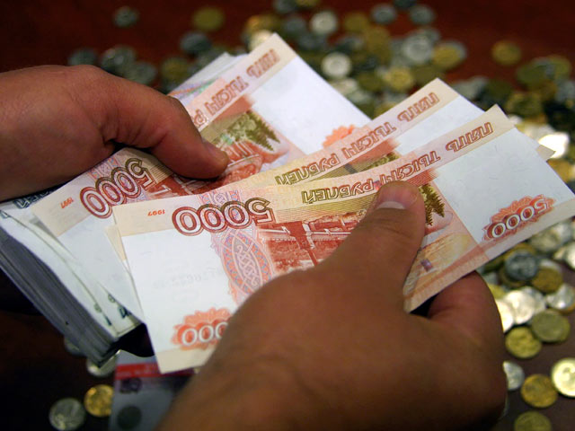 Москвичи и петербуржцы не согласны считать сбережениями сумму меньше 326 тысяч рублей