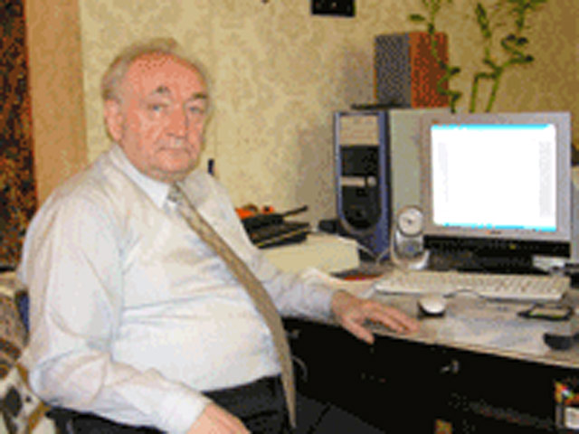 По неофициальным данным, покончивший с собой профессор - это 82-летний доктор исторических наук Владимир Криворученко, работавший в Московском гуманитарном университете