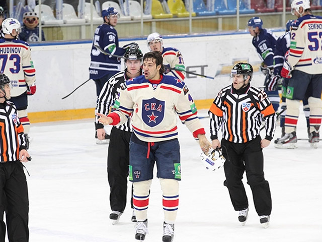 КХЛ дисквалифицировала Артюхина на три матча за избиение игрока "Динамо"