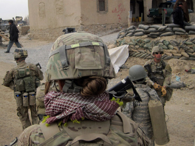 Министр обороны США Леон Панетта принял решение полностью отменить ограничения на участие женщин-военнослужащих в наземных боевых операциях американских вооруженных сил