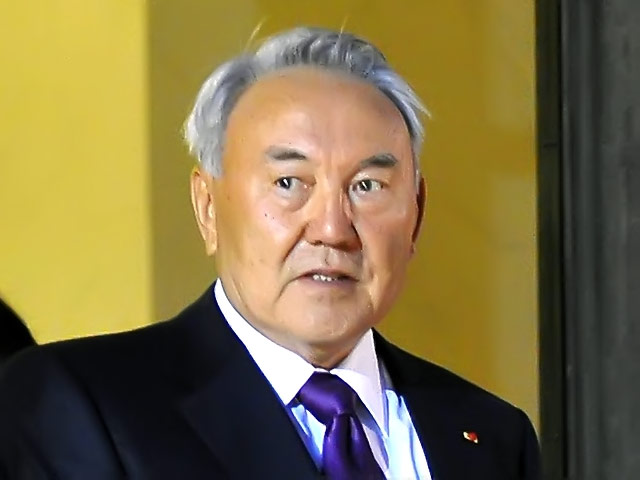 Президент Казахстана Нурсултан Назарбаев заявил о пропаже из Нацфонда десяти миллиардов долларов