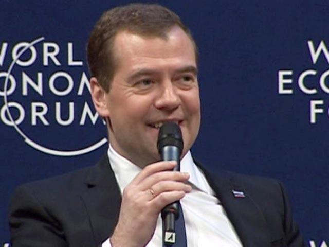 Медведев: России нужно без истерик готовиться к энергетической революции, спокойно получая доходы от продажи углеводородов