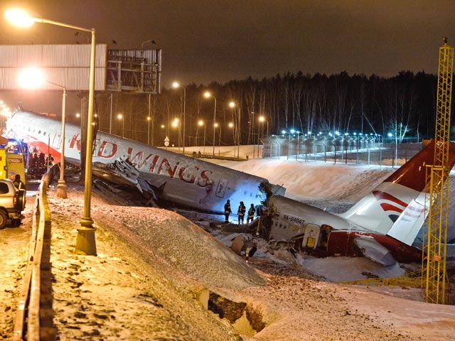 Предварительный отчет Межгосударственного авиационного комитета о причинах крушения Ту-204 авиакомпании Red Wings во "Внуково" вызвал споры о возможных виновниках трагедии
