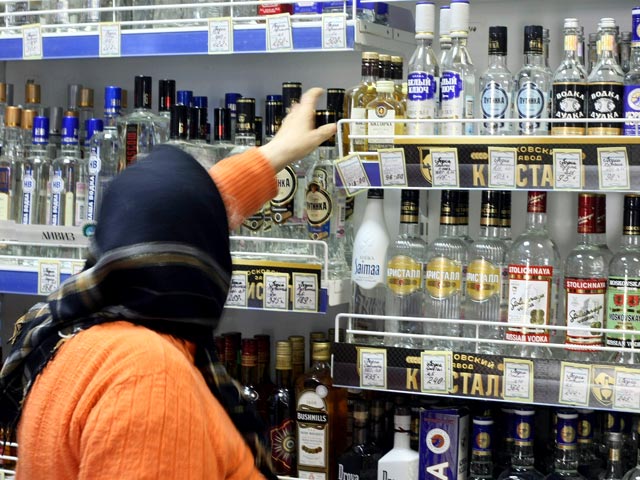 Российский рынок спиртного в 2012 году вышел на докризисные объемы производства, отыграв свое трехлетнее падение. Выпуск крепкого алкоголя в минувшем году вырос на 14%, до 113 млн дал, следует из данных Росстата