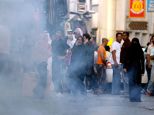 Полиция Бахрейна при помощи слезоточивого газа и шумовых гранат разогнала участников оппозиционной манифестации в Манаме