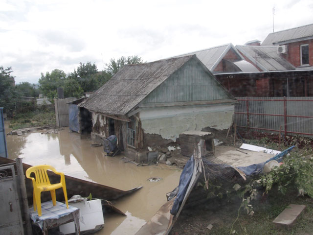 Чиновники требуют у жителей Крымска вернуть гуманитарную помощь, выделенную на восстановление жилищ после наводнения