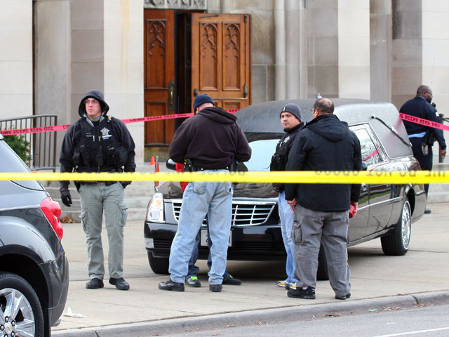 Чикагские полицейские расследуют убийство двух человек возле церкви святого Коламбануса