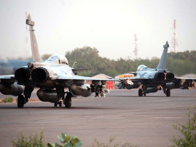 Самолеты ВВС Франции нанесли удар по дому лидера малийских исламистов в городе Кидаль на северо-востоке Мали, здание разрушено