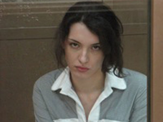 Евгения Хасис, отбывающая 18-летний срок за соучастие в убийстве Станислава Маркелова и Анастасии Бабуровой, написала статью, в которой оценила отношение к делу Pussy Riot "коллективного "Уралвагонзавода"