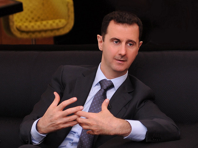 Поддерживая Сирию, Россия "защищает себя, а не правящий режим в Дамаске". Такую оценку позиции Москвы, как свидетельствует ливанская газета "Аль-Ахбар", дал президент Башар Асад в ходе встречи с делегацией арабской общественности, посетившей дворец Рауда 