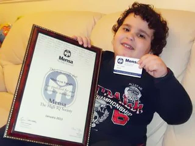 Трехлетний британец Шервин Шараби из города Барнсли в графстве Южный Йоркшир пополнил список международного "общества гениев" Mensa, объединящего самых умных людей мира, став одним из его самых юных членов