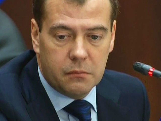 Эксперты и блоггеры в последнее время принялись с новыми силами строить догадки о политическом будущем Дмитрия Медведева и рассуждать о подковерной борьбе
