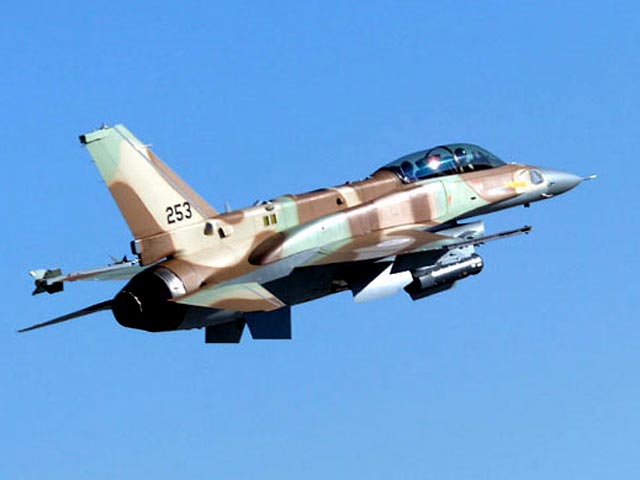 Как передает Reuters, сирийское телевидение сообщило в среду вечером, что на рассвете израильские военные самолеты разбомбили научно-исследовательский центр в провинции Дамаск. Никаких конкретных подробностей за этим пока не последовало