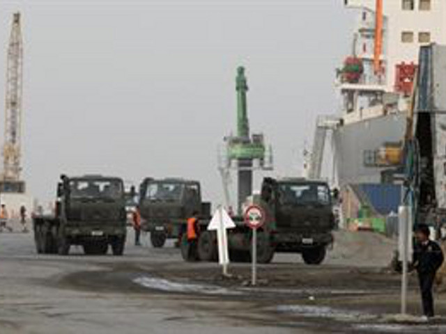 В турецком порту Искендерун пришвартовалось судно с американскими ракетными установками Patriot