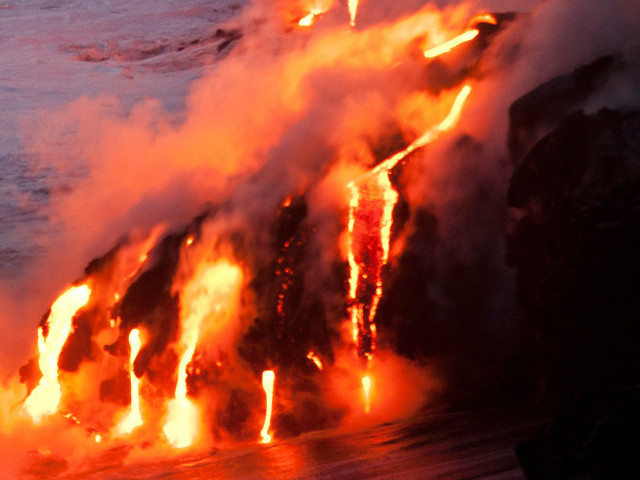 Извержению камчатского вулкана Плоский Толбачик, начавшемуся 27 октября прошлого года, как одному из выдающихся извержений камчатских вулканов, присвоено собственное имя