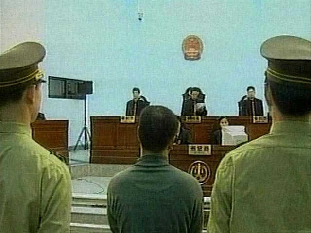 В Китае состоялся суд над тибетским монахом и его племянником, которые призывали других к самосожжению. Жертвами религиозных наставлений подсудимых стали трое человек