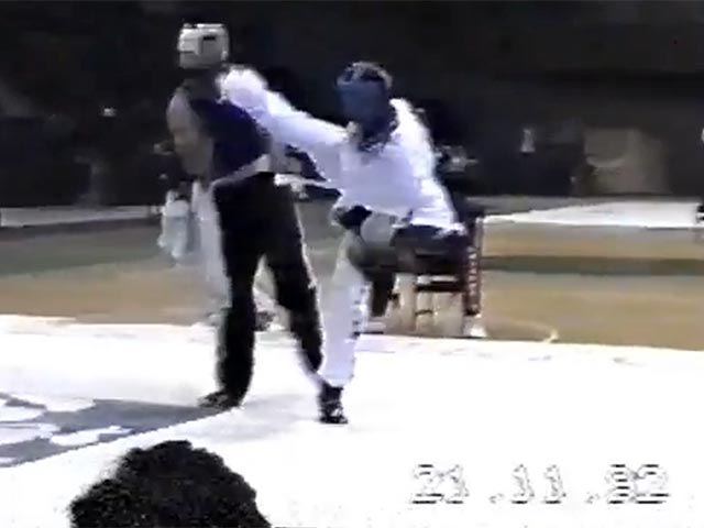 Недавно в сети появилось видео 1992 года, на котором удар его соперника был настолько точным, что знаменитый ныне "Доктор Железный Кулак" рухнул как подкошенный"