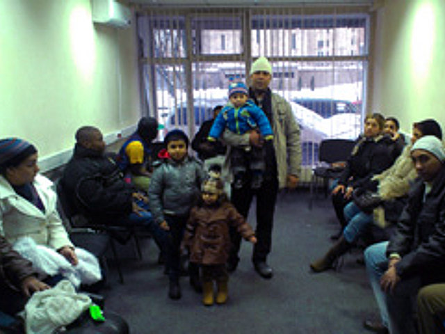 Копты-христиане, вынужденные покинуть Египет из-за преследований исламистов нашли временный приют в помещении комитета "Гражданское содействие", в Москве
