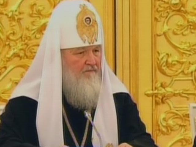 Патриарх Кирилл благодарен российской власти за то, что она не вторгается в жизнь Церкви