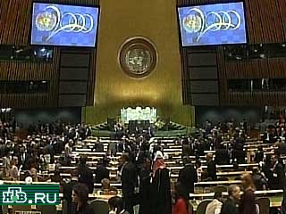 Президент России в первый день Саммита тысячелетия выступил с речью перед участниками ассамблеи ООН 2000 года, а также провел 8 двухсторонних встреч