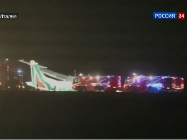 Пассажирский самолет выкатился за пределы посадочной полосы в аэропорту Рима