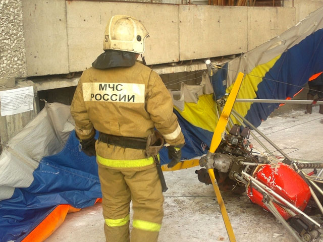 В Свердловской области мотодельтаплан врезался в пятиэтажку