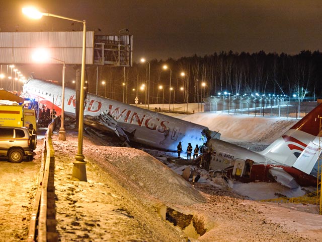 Самолет Ту-204 Red Wings 29 декабря 2012 года выкатился за пределы взлетно-посадочной полосы во "Внуково" и развалился на части. Жертвами катастрофы стали пять человек