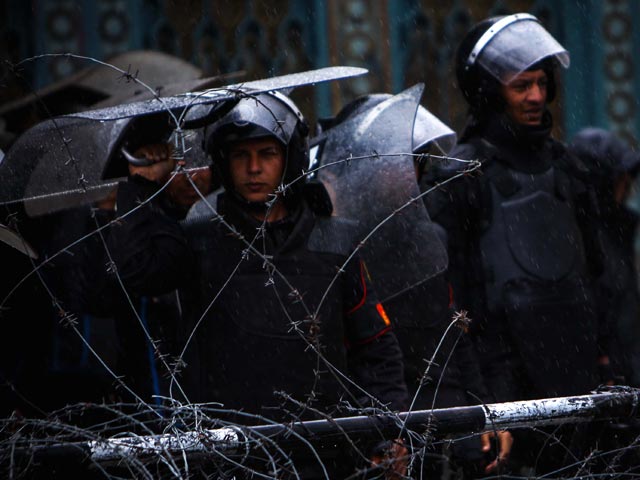 Каир возмутило видео с голым демонстрантом, жестоко избиваемым полицией
