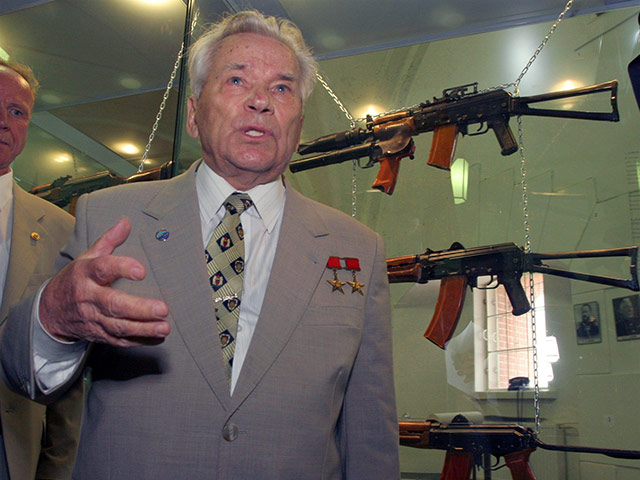Знаменитый конструктор оружия Михаил Калашников поддержал идею создания нового концерна, названного в его честь.