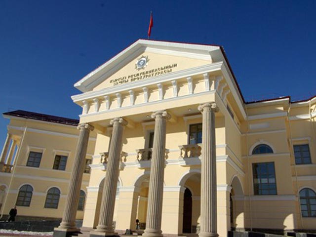 В Киргизии судят участкового милиционера и нотариуса, отобравших дом у ветерана ВОВ