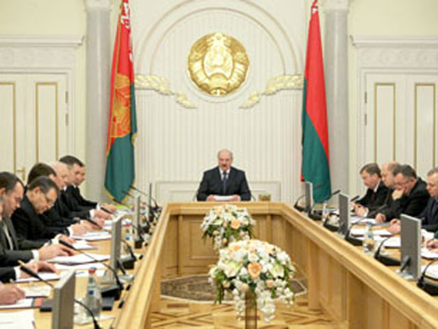 Александр Лукашенко борется с коррупцией в собственном Управлении делами: "Лучше в два раза больше заплатите, свобода дороже"