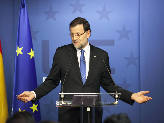 Премьер Испании раскрыл доходы, чтобы избежать обвинений в коррупции
