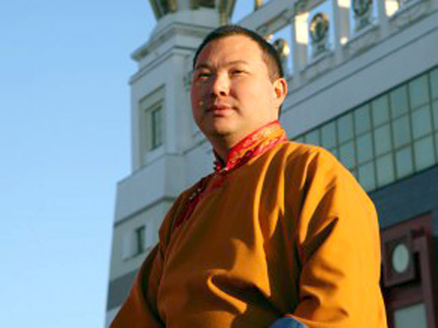 Шаджин-лама (верховный лама) Калмыкии Тэло Тулку Ринпоче призвал посвятить этот год совершению добрых дел, состраданию и миролюбию