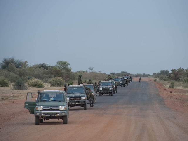 Группа иностранных журналистов численностью около 50 человек эвакуирована из центра города Гао, на севере Мали, французскими военнослужащими