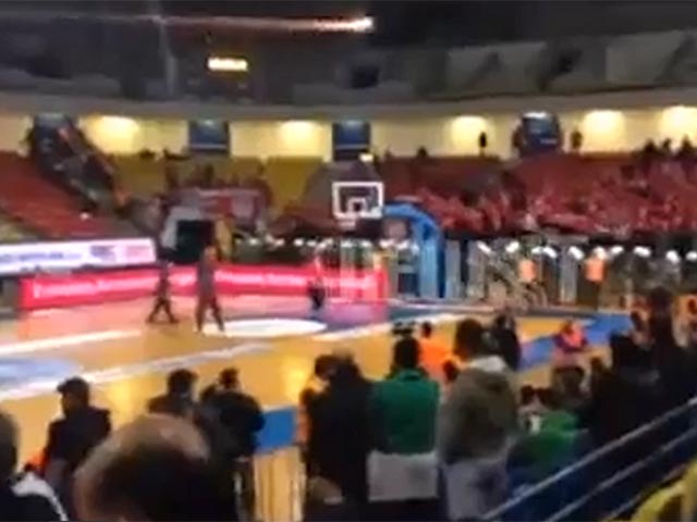 Финал Кубка Греции по баскетболу не доиграли из-за бесчинства фанатов