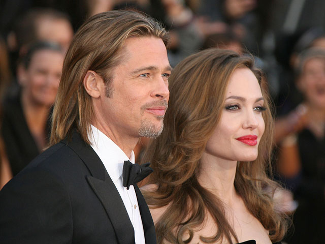 Брэд Питт и его спутница актриса Анджелина Джоли уже несколько лет живут вместе и воспитывают шестерых детей, в том числе троих усыновленных