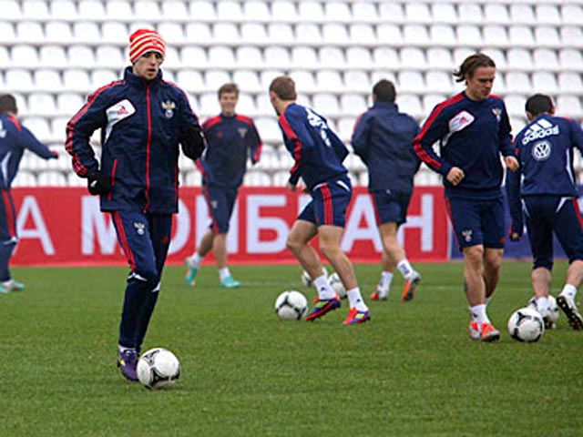 Сборная России по футболу будет готовиться к матчу с командой Северной Ирландии в рамках отборочного цикла чемпионата мира 2014 года в Лондоне
