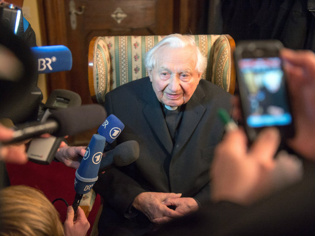 Старший брат понтифика, 89-летний Георг Ратцингер сообщил журналистам, что его знаменитый родственник "не уйдет на пенсию окончательно", но и оставив престол Святого Петра, будет много работать