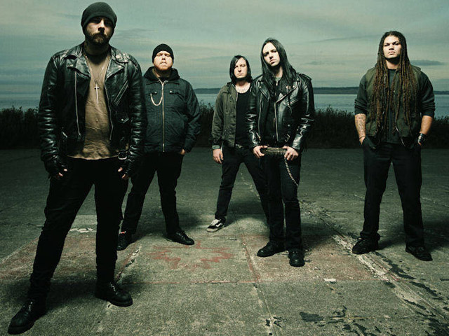 Участники американской группы Demon Hunter, исполняющей "христианский хэви-метал", сами прислали представителям армии США музыкальные диски и нашивки на рукава со своим логотипом