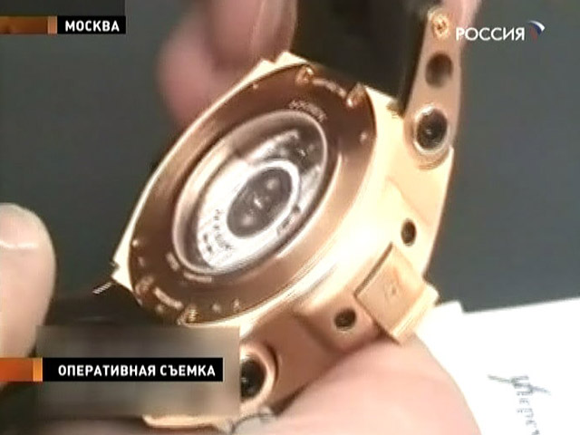 Дорогие украшения, браслеты и часы, перевозимые через границу России, могут обязать декларировать, если их стоимость превышает один миллион рублей