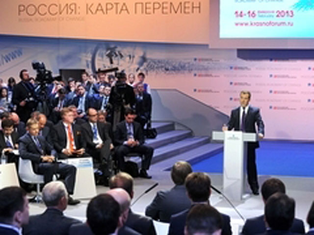 Медведев: программ и заявлений хватит, "надо вкалывать"