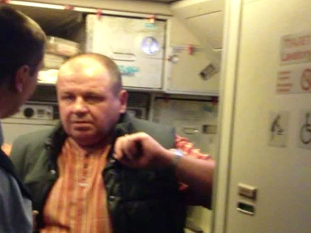 Пассажир рейса Москва-Хургада Сергей Кабалов, устроивший дебош на борту самолета, летевшего 11 января из Москвы в Египет, объявлен в федеральный розыск