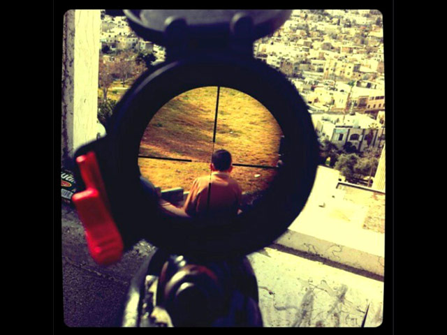 Израильский снайпер с Instagram вызвал скандал, опубликовав фото мальчика с прицелом на затылке