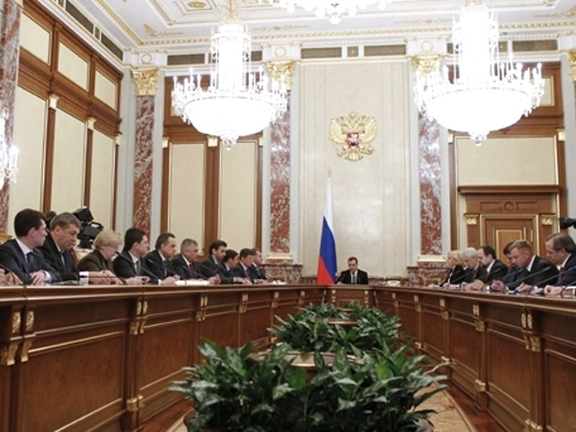 Медведев нашел основание для бюджетной стратегии России: "более-менее оптимистичный" прогноз-2030 