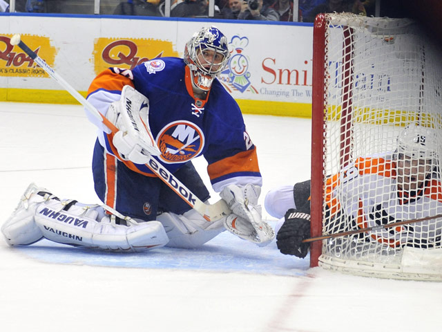 Российский голкипер клуба "Нью-Йорк Айлендерс" Евгений Набоков пропустил семь шайб от "Филадельфии Флайерс" в матче регулярного чемпионата НХЛ, который его команда проиграла на своем льду с разгромным счетом 0:7